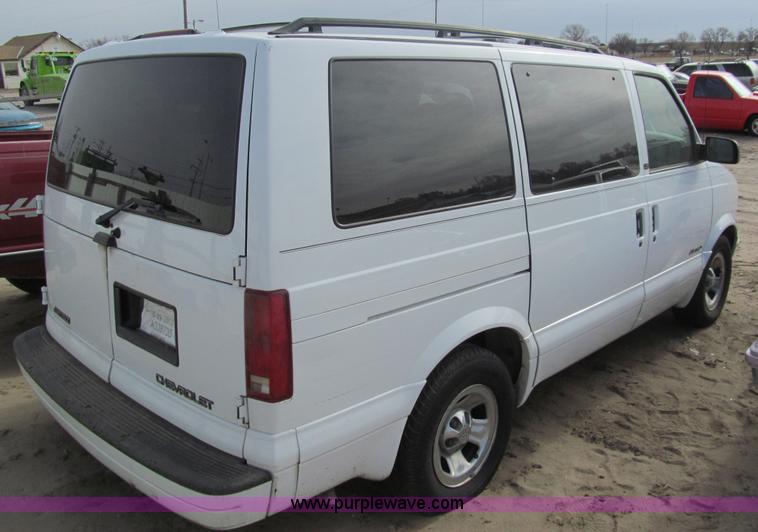 image for item G9676 2002 Chevrolet Astro van