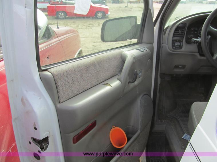 image for item G9676 2002 Chevrolet Astro van