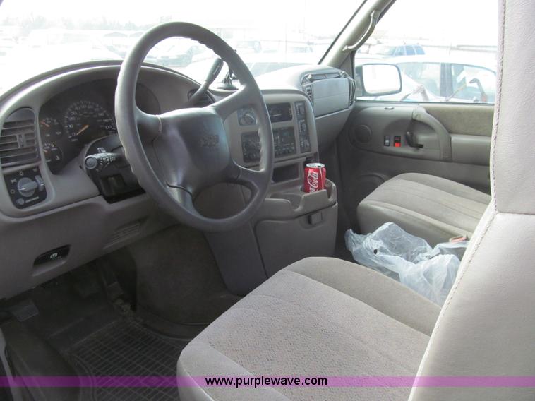 image for item G9676 2002 Chevrolet Astro van