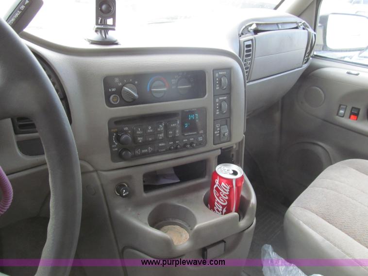 image for item G9676 2002 Chevrolet Astro van