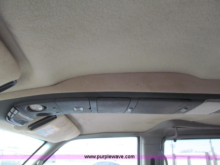 image for item G9676 2002 Chevrolet Astro van