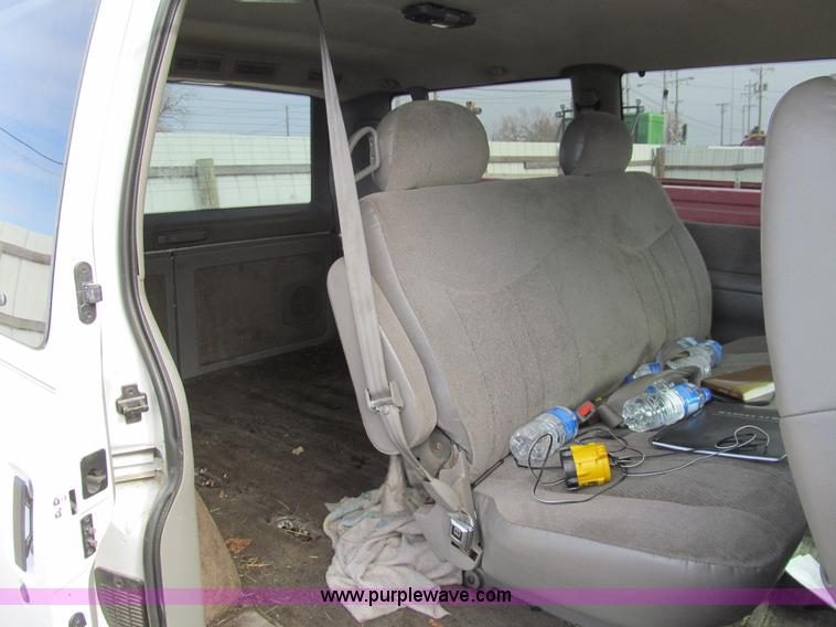 image for item G9676 2002 Chevrolet Astro van