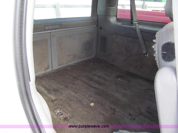 image for item G9676 2002 Chevrolet Astro van