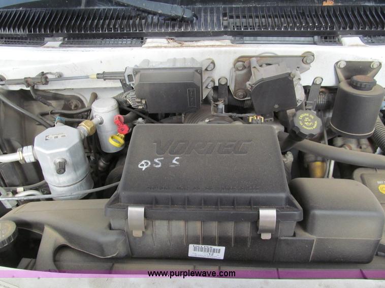 image for item G9676 2002 Chevrolet Astro van