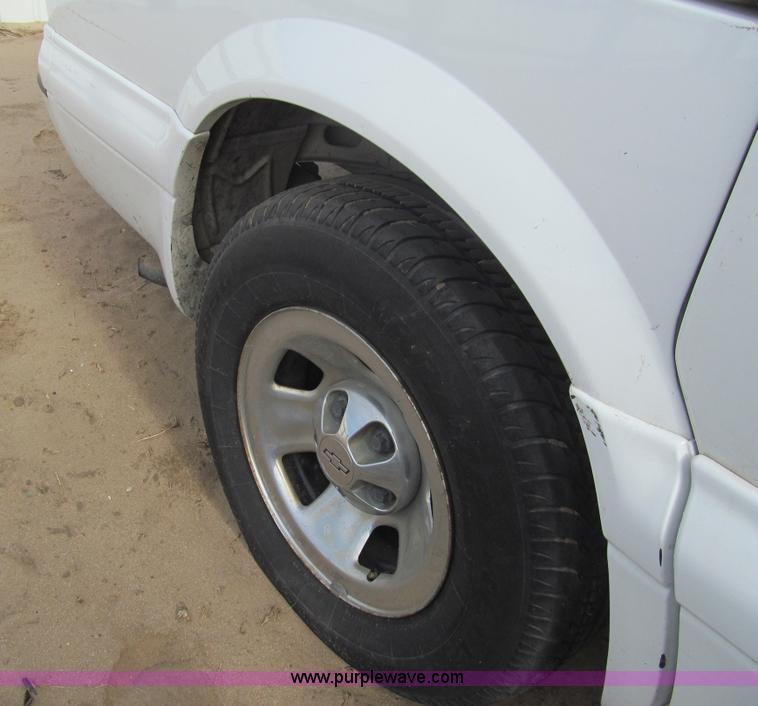 image for item G9676 2002 Chevrolet Astro van