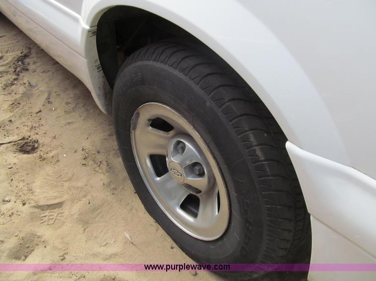 image for item G9676 2002 Chevrolet Astro van