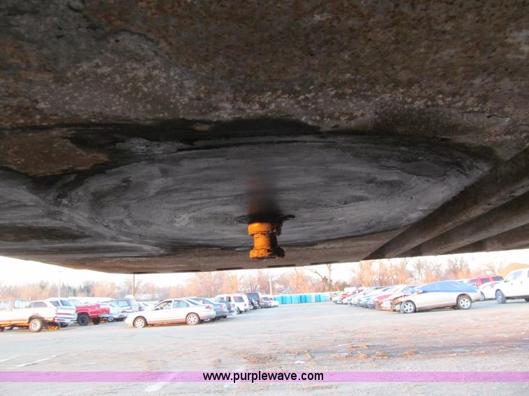 image for item G9704 1983 Trailmobile tandem axle dry van trailer