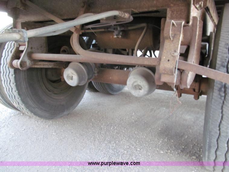 image for item G9704 1983 Trailmobile tandem axle dry van trailer