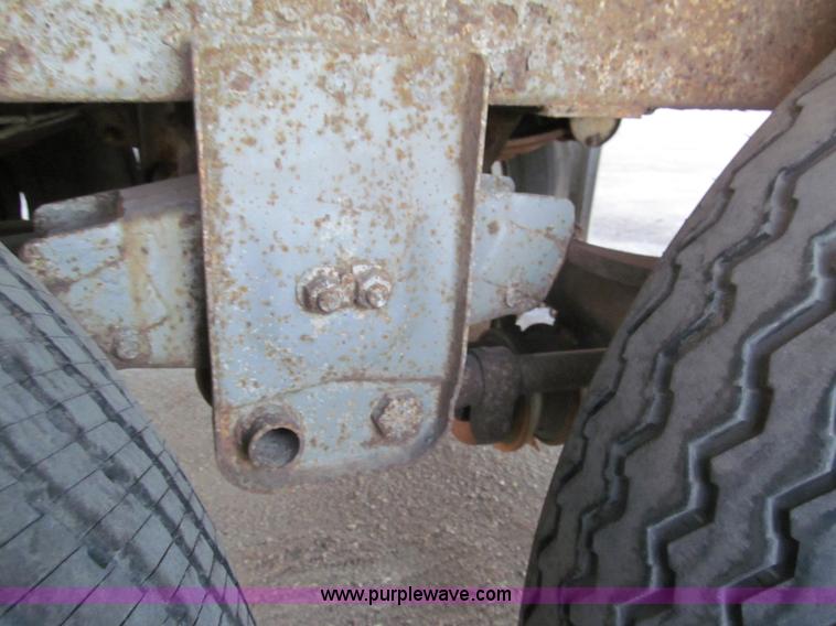 image for item G9704 1983 Trailmobile tandem axle dry van trailer