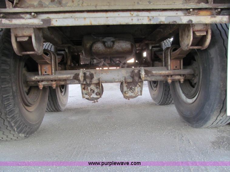 image for item G9704 1983 Trailmobile tandem axle dry van trailer