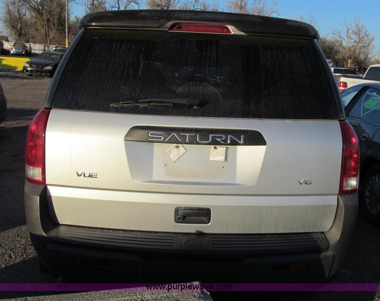 image for item G9706 2004 Saturn Vue SUV