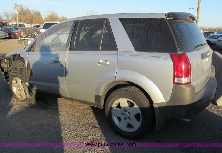 image for item G9706 2004 Saturn Vue SUV