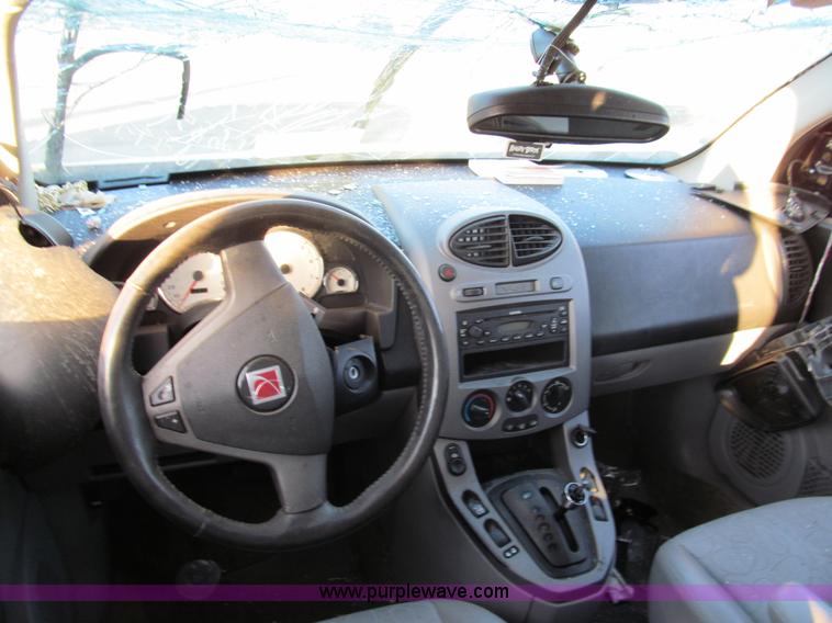 image for item G9706 2004 Saturn Vue SUV