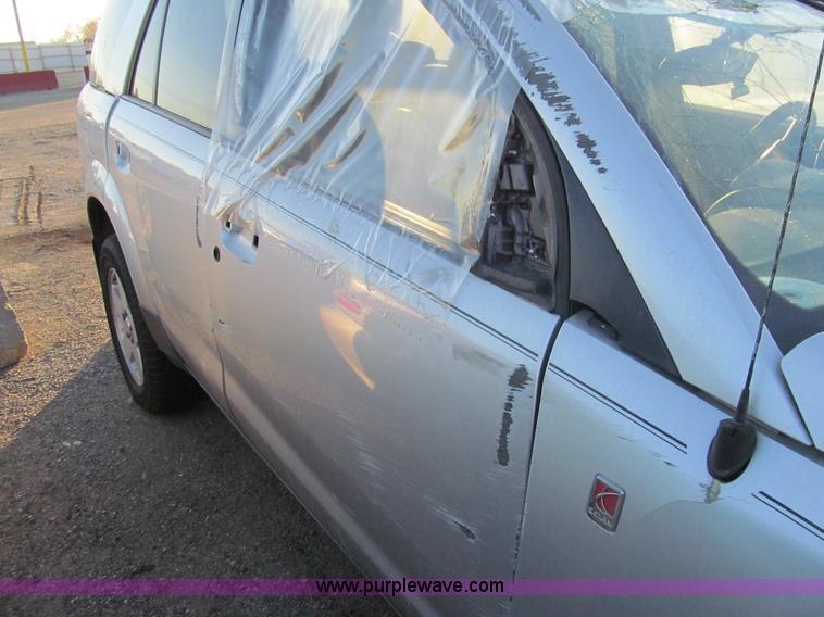 image for item G9706 2004 Saturn Vue SUV