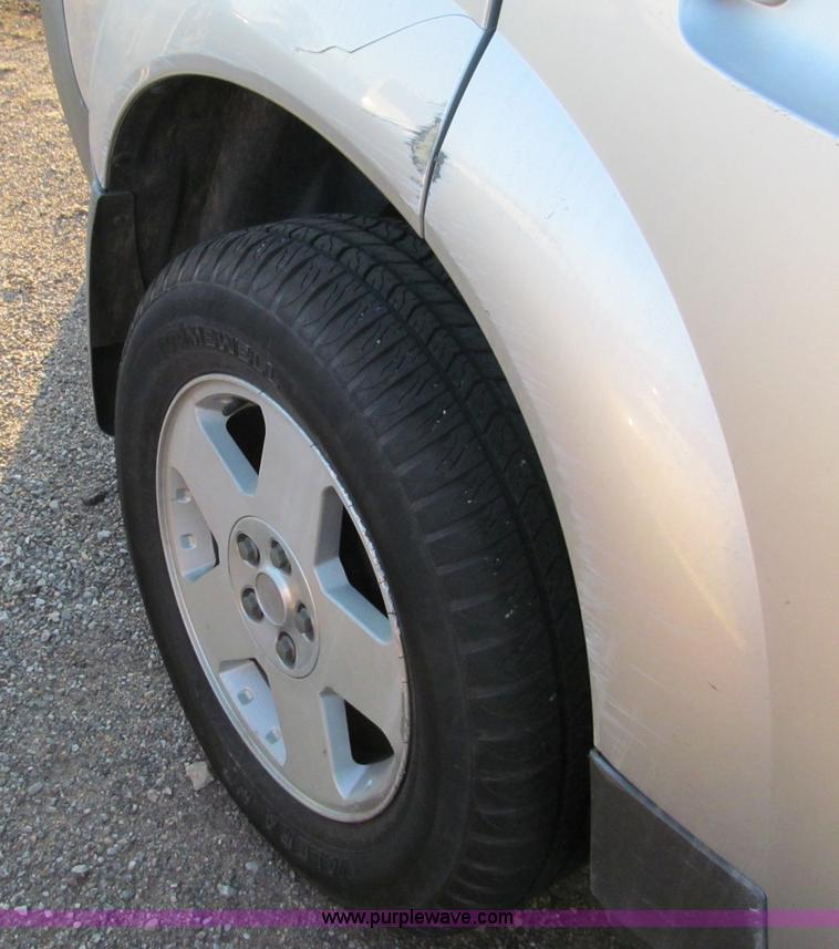 image for item G9706 2004 Saturn Vue SUV