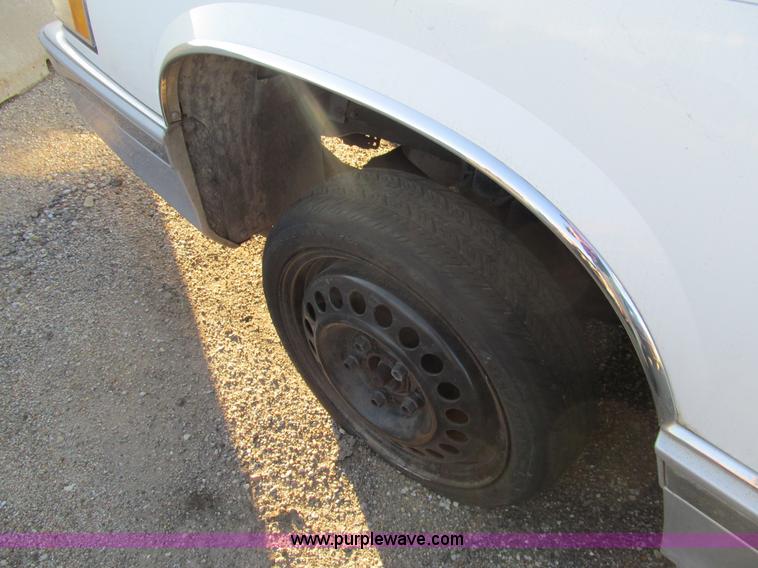 image for item G9708 1992 Cadillac DeVille