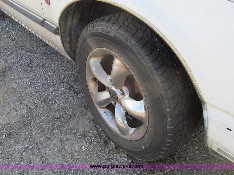 image for item G9709 1988 Oldsmobile Delta 88 Royale Brougham