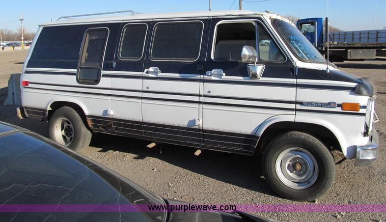 image for item G9710 1989 GMC Vandura G2500 van