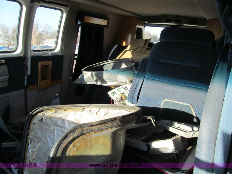 image for item G9710 1989 GMC Vandura G2500 van