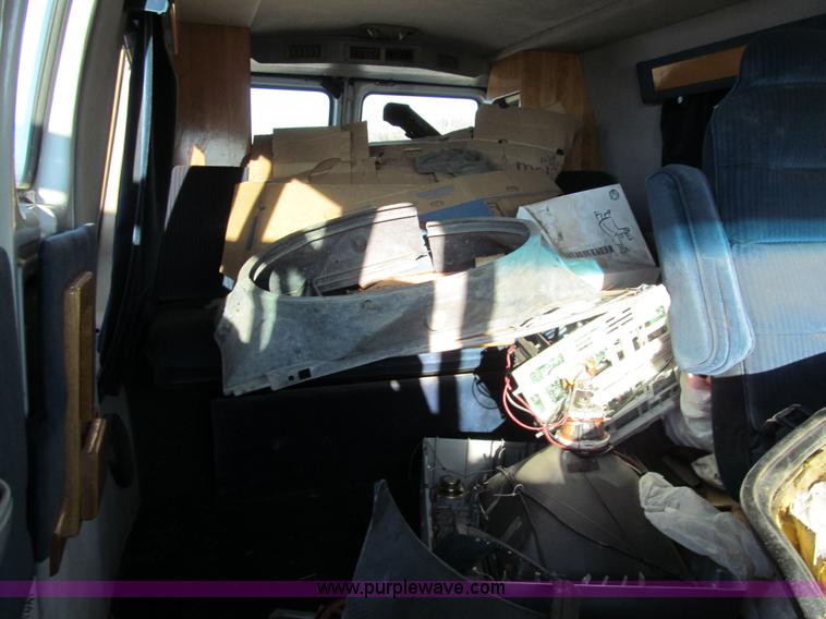 image for item G9710 1989 GMC Vandura G2500 van