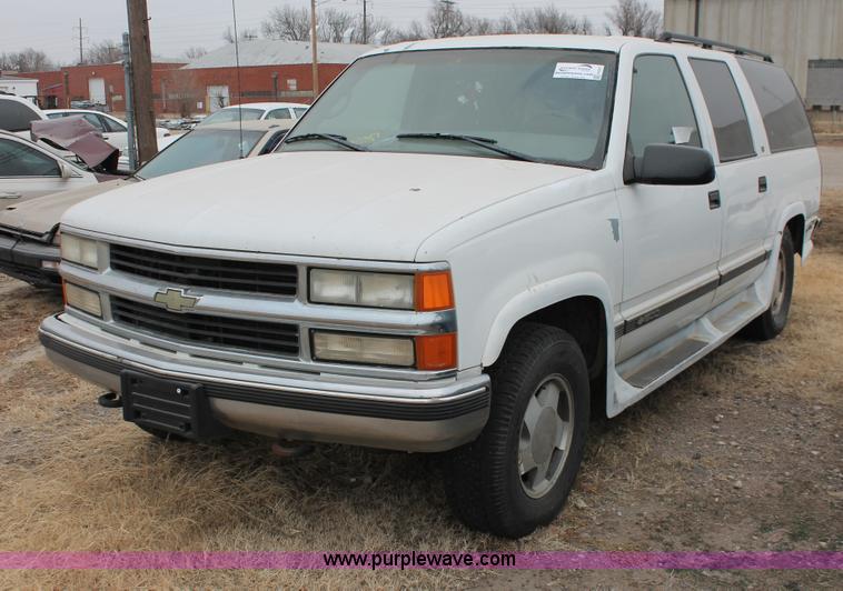 image for item H8327 1999 Chevrolet Suburban K1500 SUV