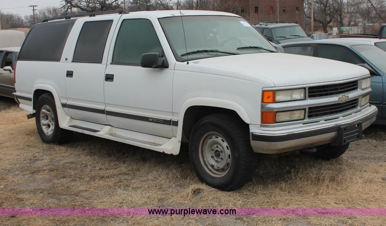 image for item H8327 1999 Chevrolet Suburban K1500 SUV
