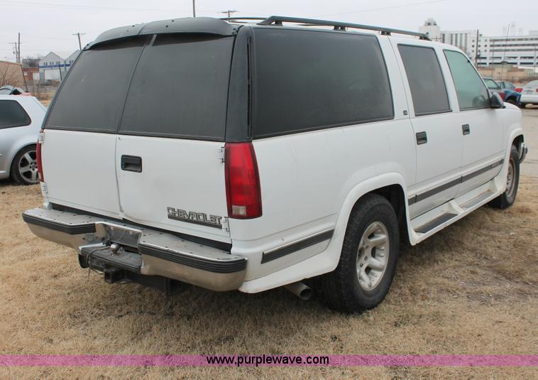 image for item H8327 1999 Chevrolet Suburban K1500 SUV