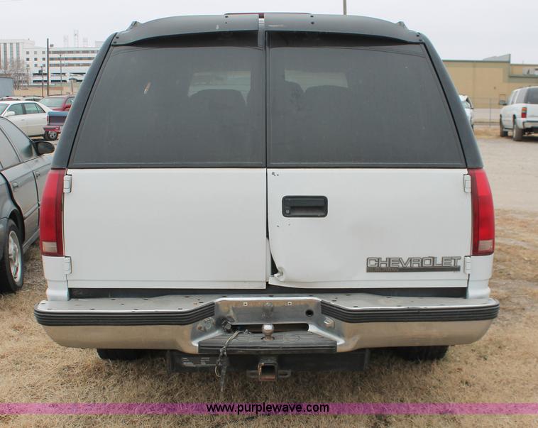 image for item H8327 1999 Chevrolet Suburban K1500 SUV