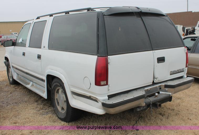 image for item H8327 1999 Chevrolet Suburban K1500 SUV