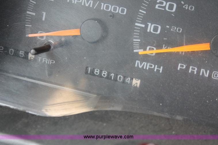 image for item H8327 1999 Chevrolet Suburban K1500 SUV