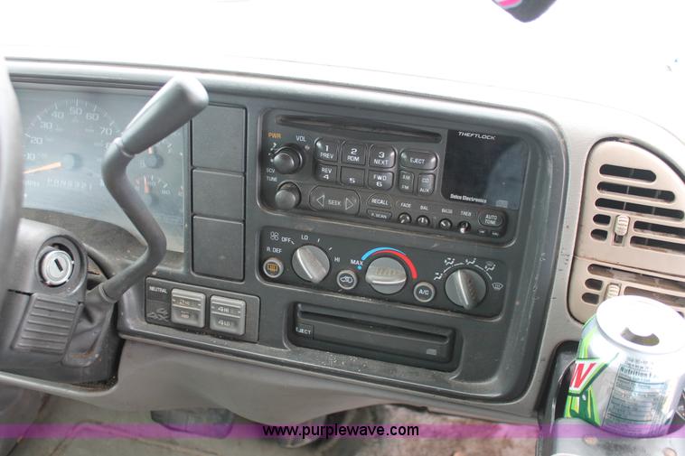 image for item H8327 1999 Chevrolet Suburban K1500 SUV