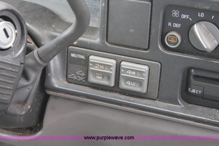 image for item H8327 1999 Chevrolet Suburban K1500 SUV