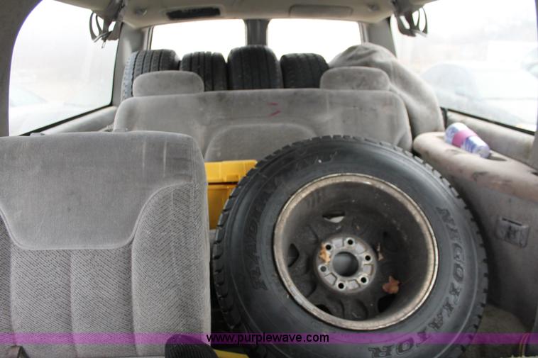 image for item H8327 1999 Chevrolet Suburban K1500 SUV
