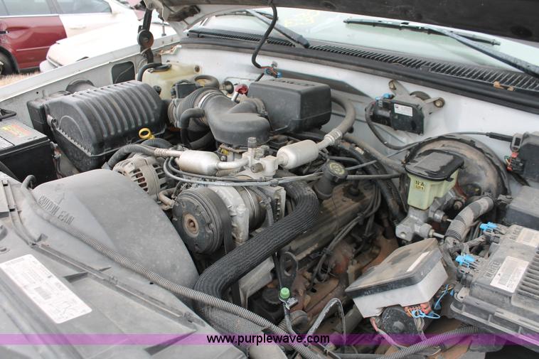 image for item H8327 1999 Chevrolet Suburban K1500 SUV