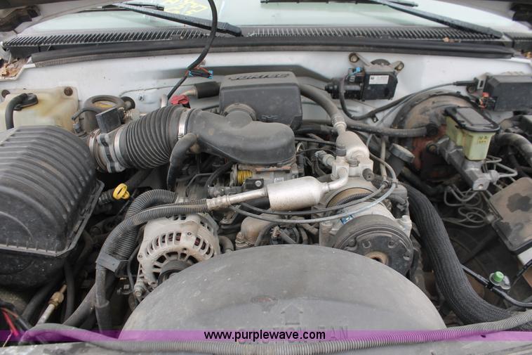 image for item H8327 1999 Chevrolet Suburban K1500 SUV