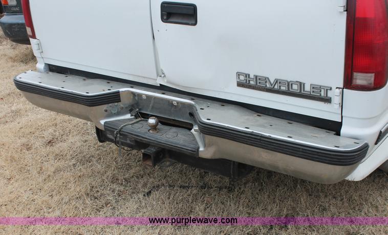 image for item H8327 1999 Chevrolet Suburban K1500 SUV