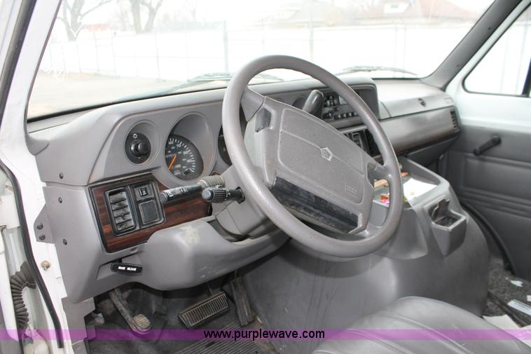 image for item H8333 1997 Dodge Ram 2500 van