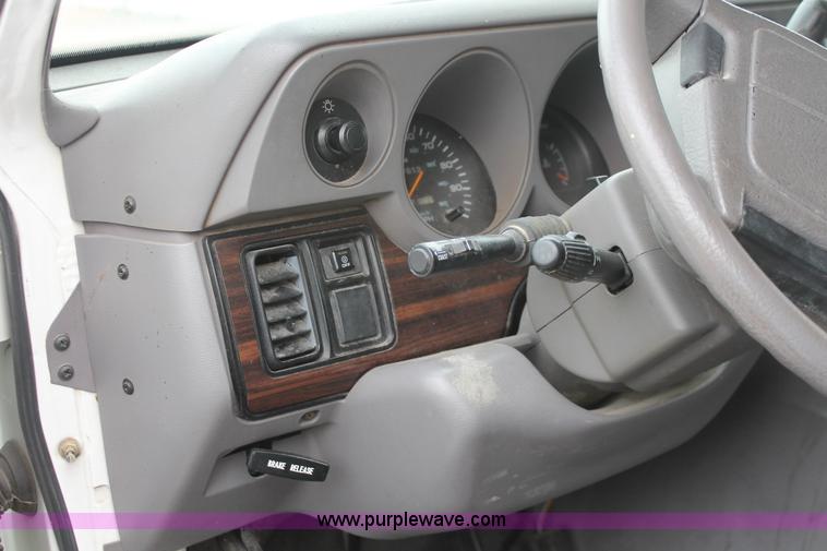 image for item H8333 1997 Dodge Ram 2500 van