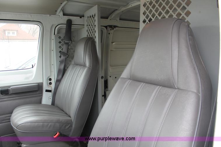 image for item H8333 1997 Dodge Ram 2500 van