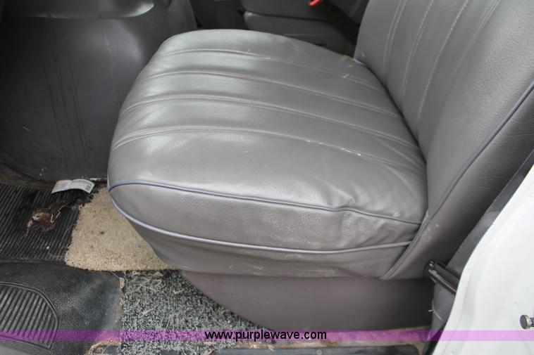 image for item H8333 1997 Dodge Ram 2500 van