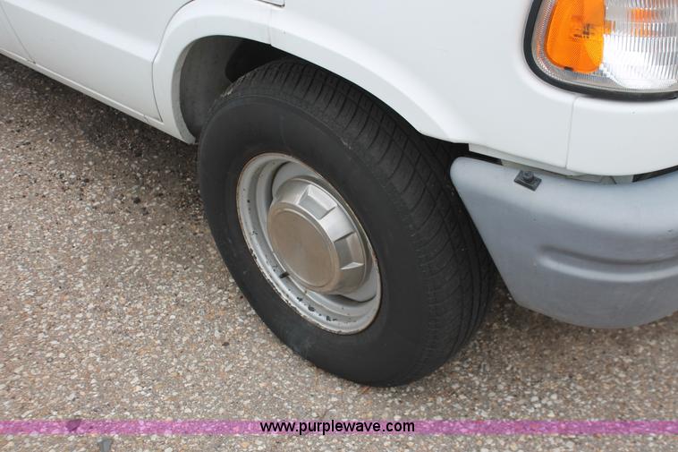 image for item H8333 1997 Dodge Ram 2500 van