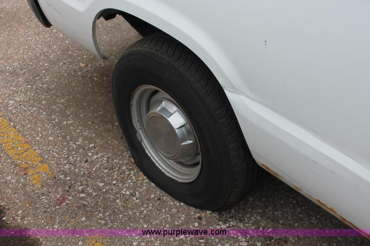 image for item H8333 1997 Dodge Ram 2500 van