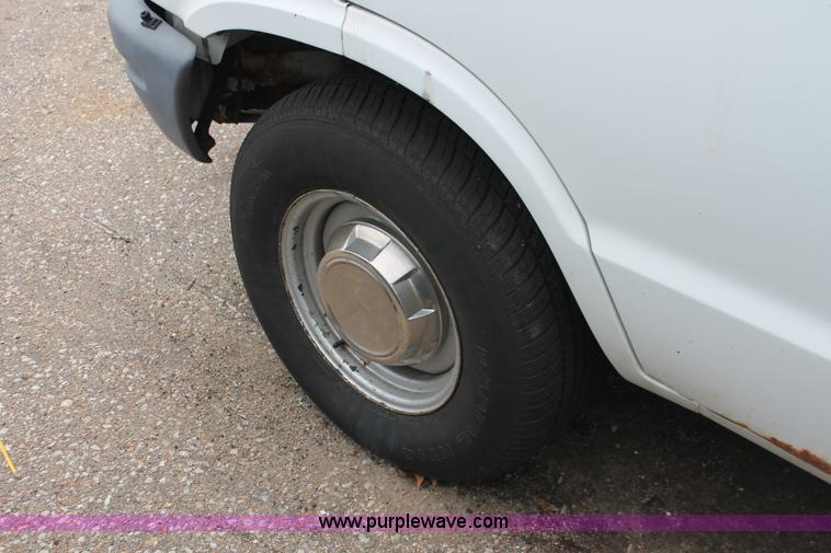 image for item H8333 1997 Dodge Ram 2500 van