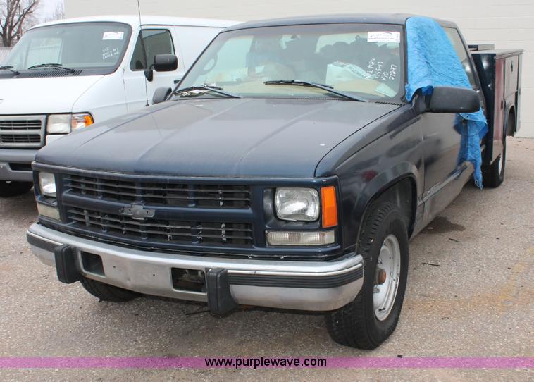 image for item H8334 1998 Chevrolet 3500 Crew Cab utility truck