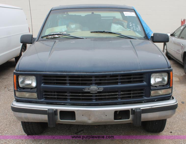 image for item H8334 1998 Chevrolet 3500 Crew Cab utility truck