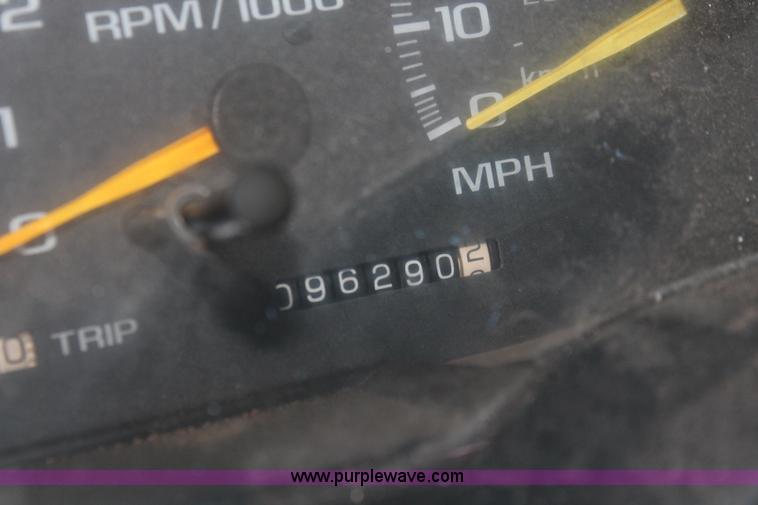 image for item H8334 1998 Chevrolet 3500 Crew Cab utility truck