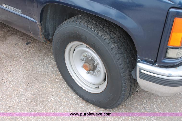 image for item H8334 1998 Chevrolet 3500 Crew Cab utility truck