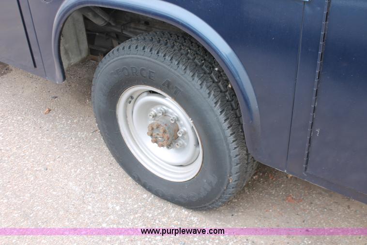 image for item H8334 1998 Chevrolet 3500 Crew Cab utility truck