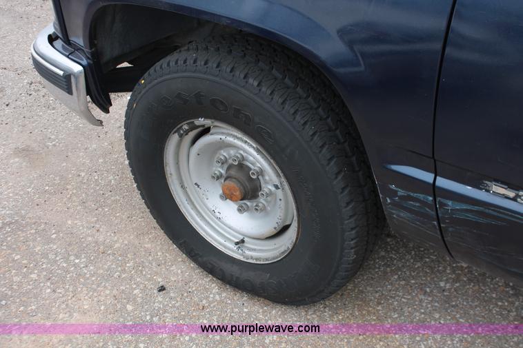 image for item H8334 1998 Chevrolet 3500 Crew Cab utility truck