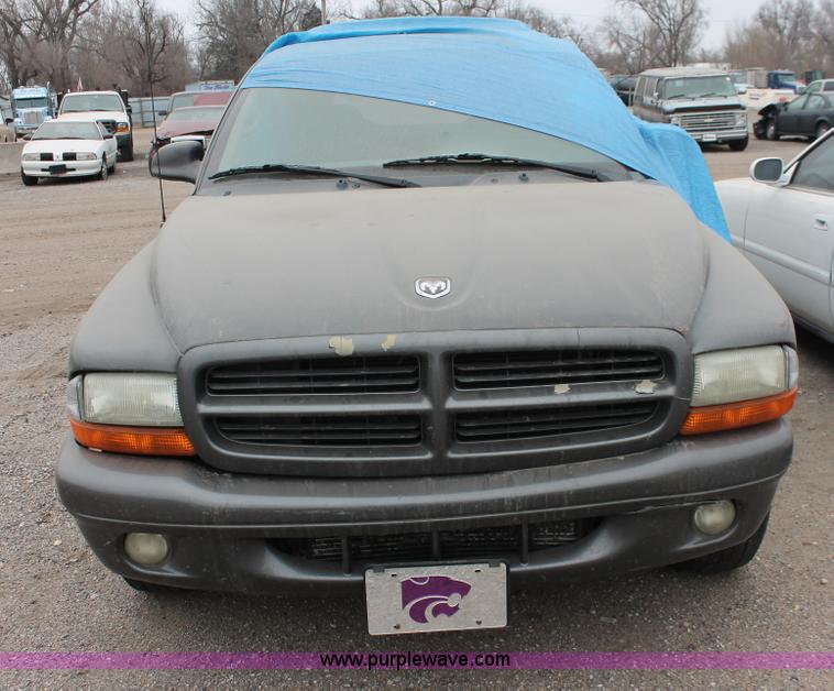 image for item H8335 2001 Dodge Durango SUV